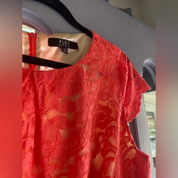 Alex Marie Lace Sheath Dress - Picture 3 of 8